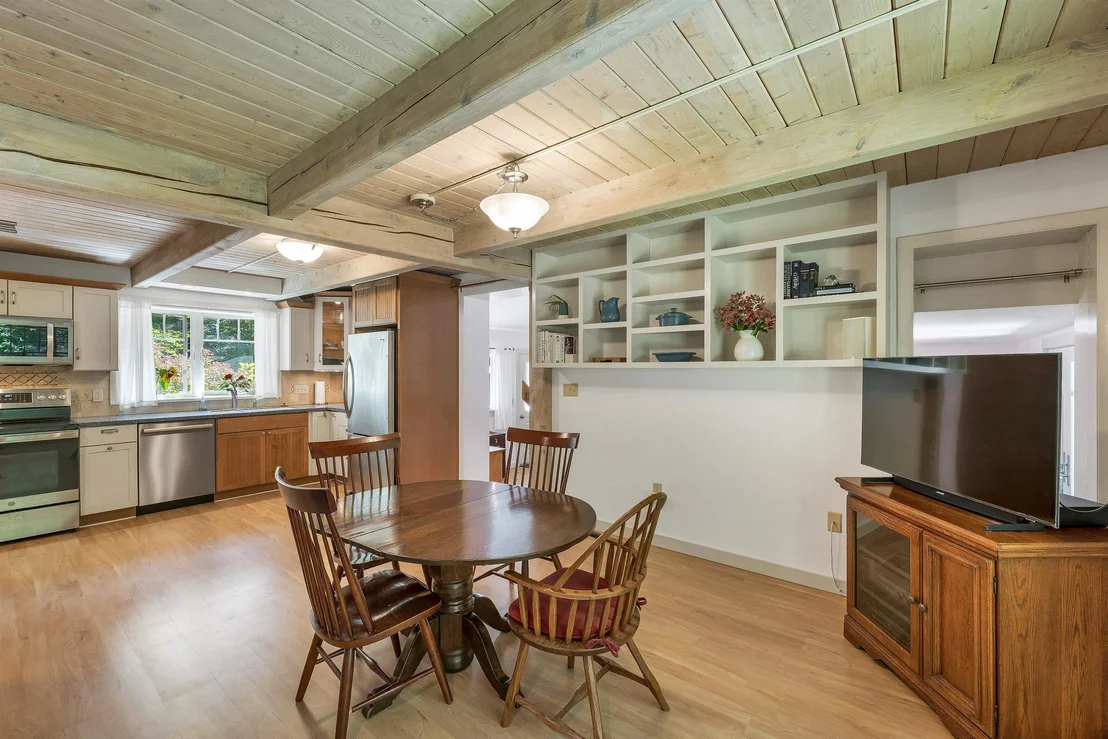 Photo of 370 Hawk Pine