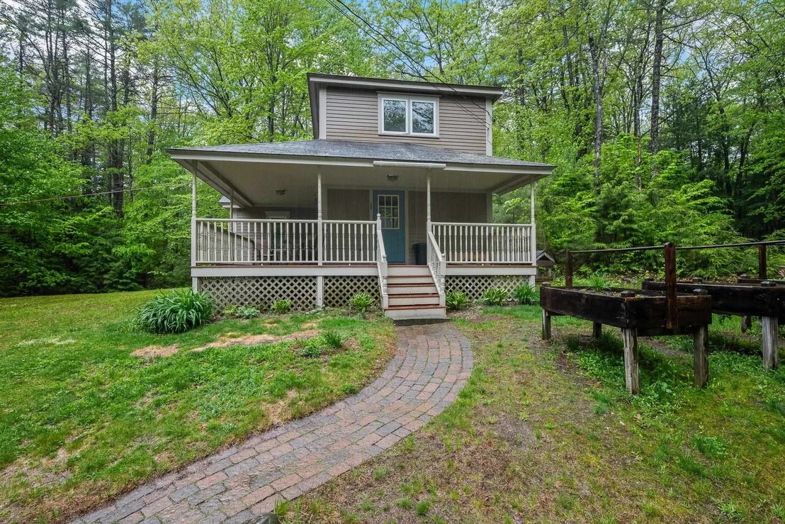 Photo of 100 Colonial