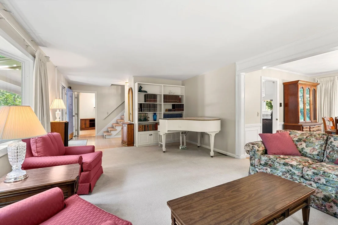Photo of 84 Stinson