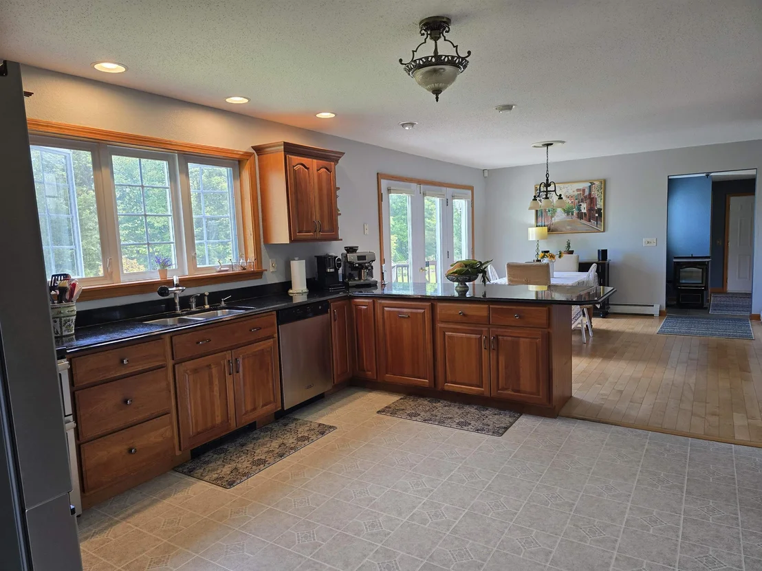 Photo of 892 Burton Hill