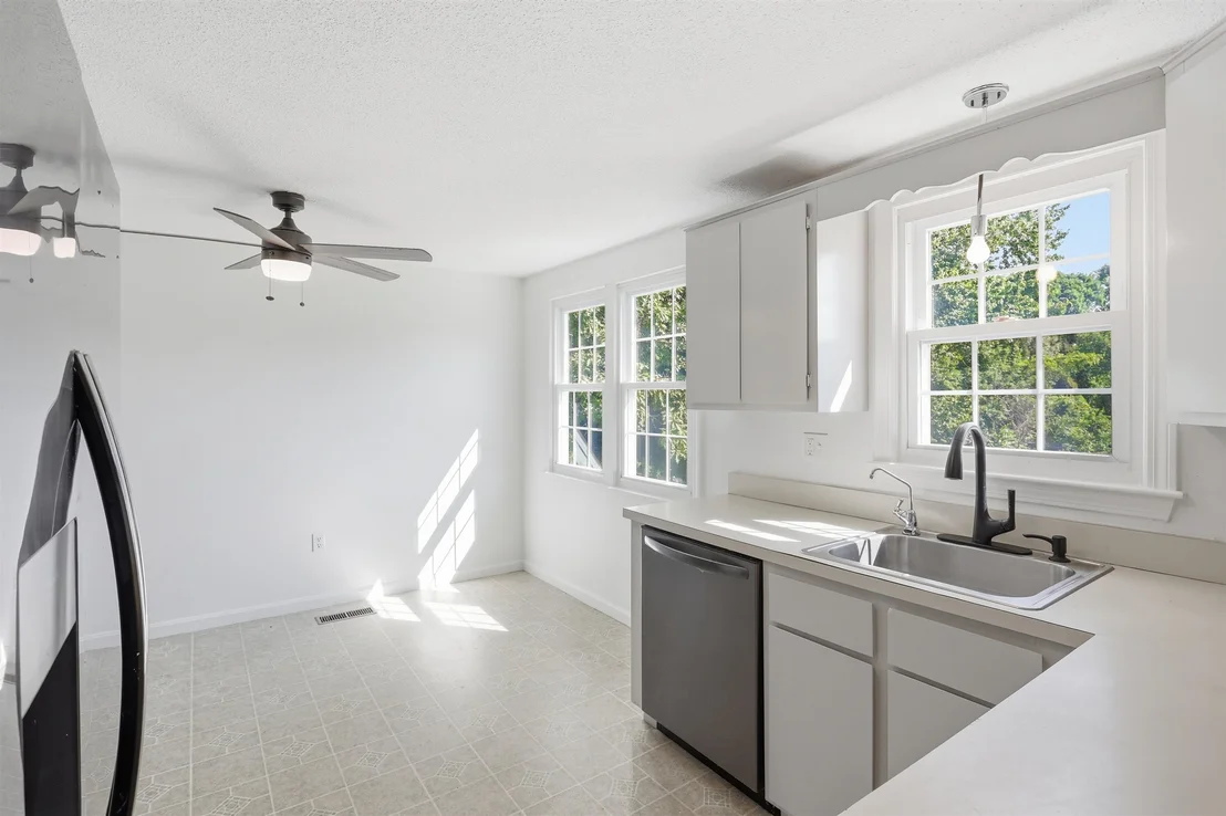 Photo of Unit L at 17 Juniper