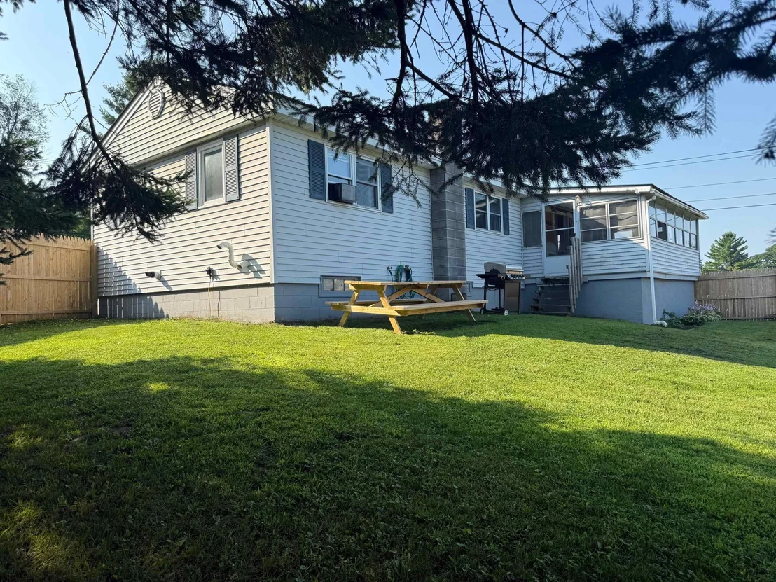 Photo of 677 Prouty