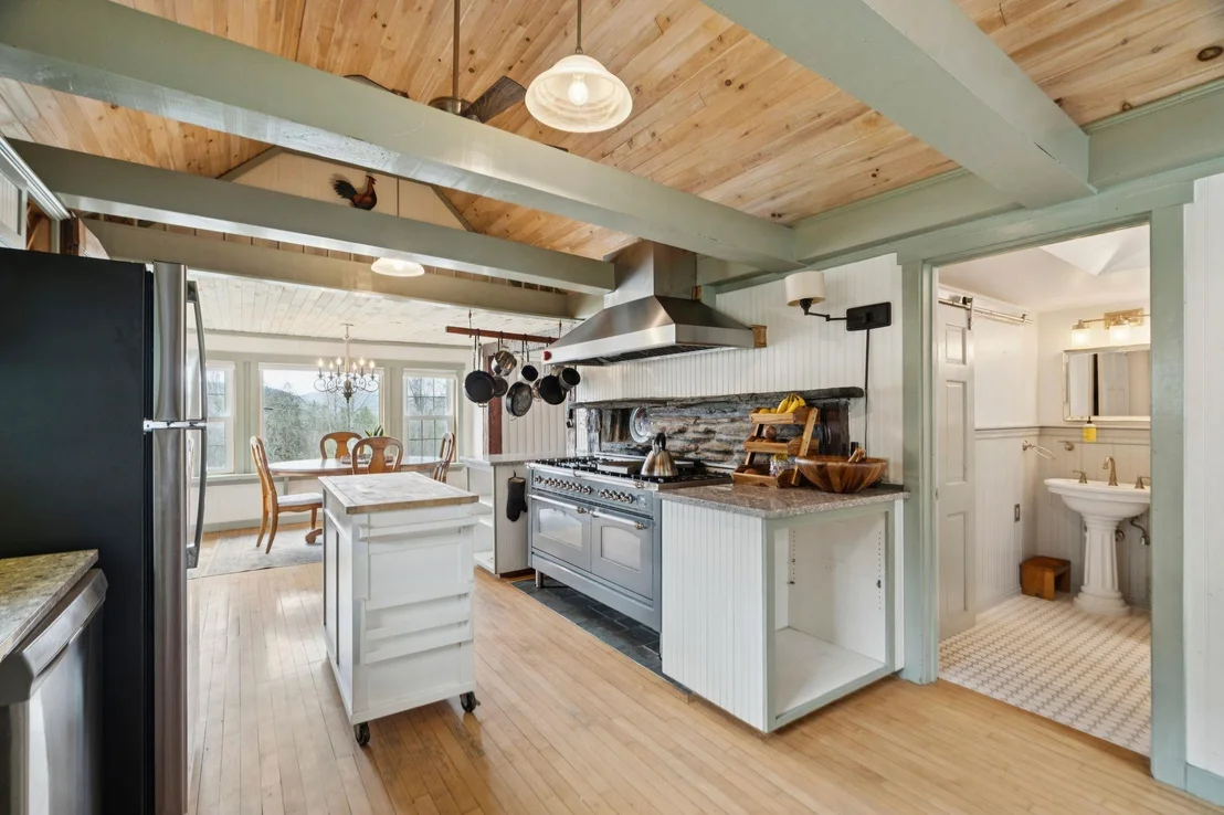 Photo of 441 Rhoades Hill