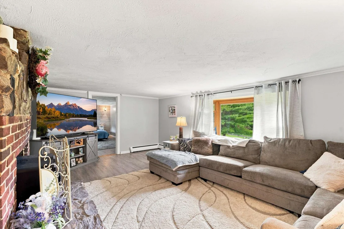 Photo of 33 Beacon Hill