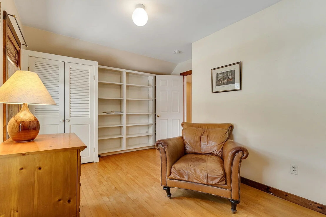 Photo of 565 Main