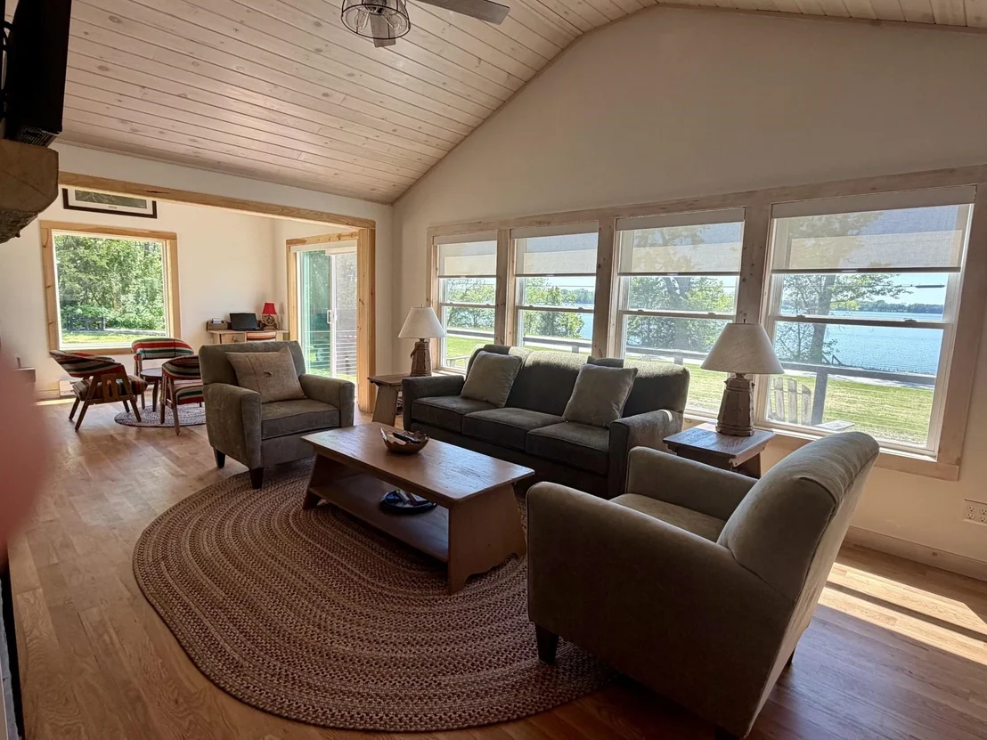Photo of 3953 West Shore