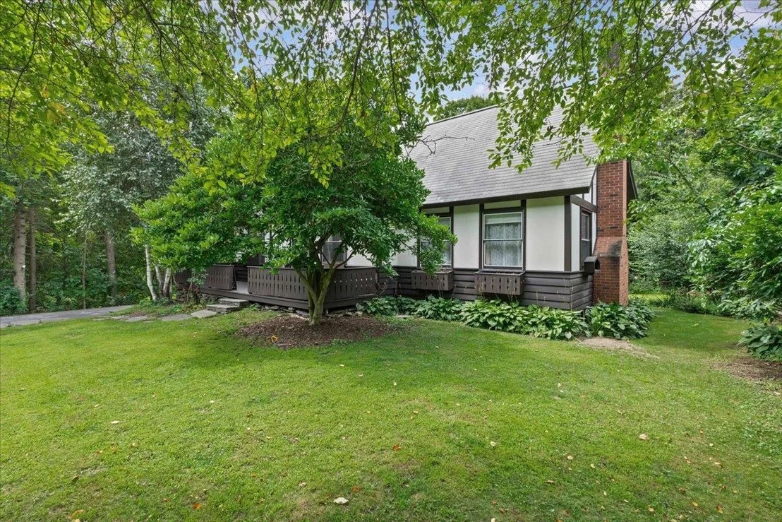 Photo of 6 Edgewood