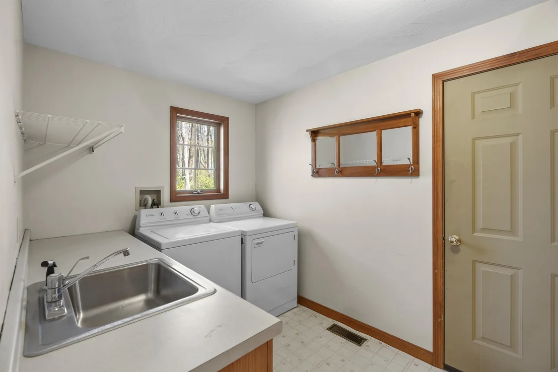 Photo of 9 Maxwell
