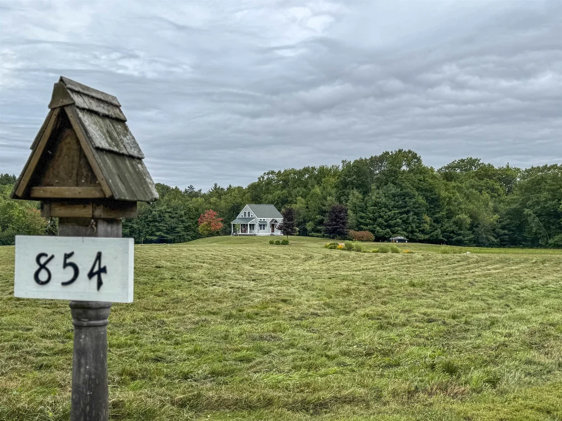 Photo of 854 Murray Hill