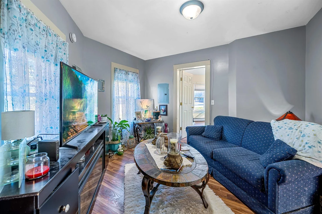 Photo of 21 River Road W