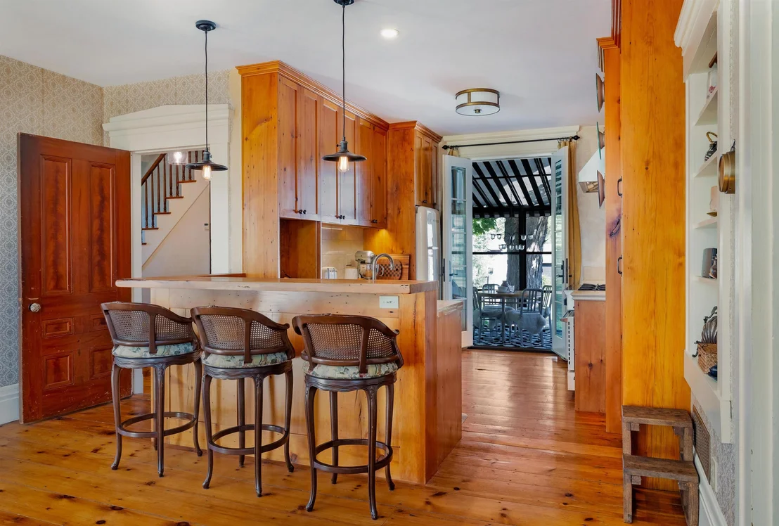 Photo of 888 Botsford