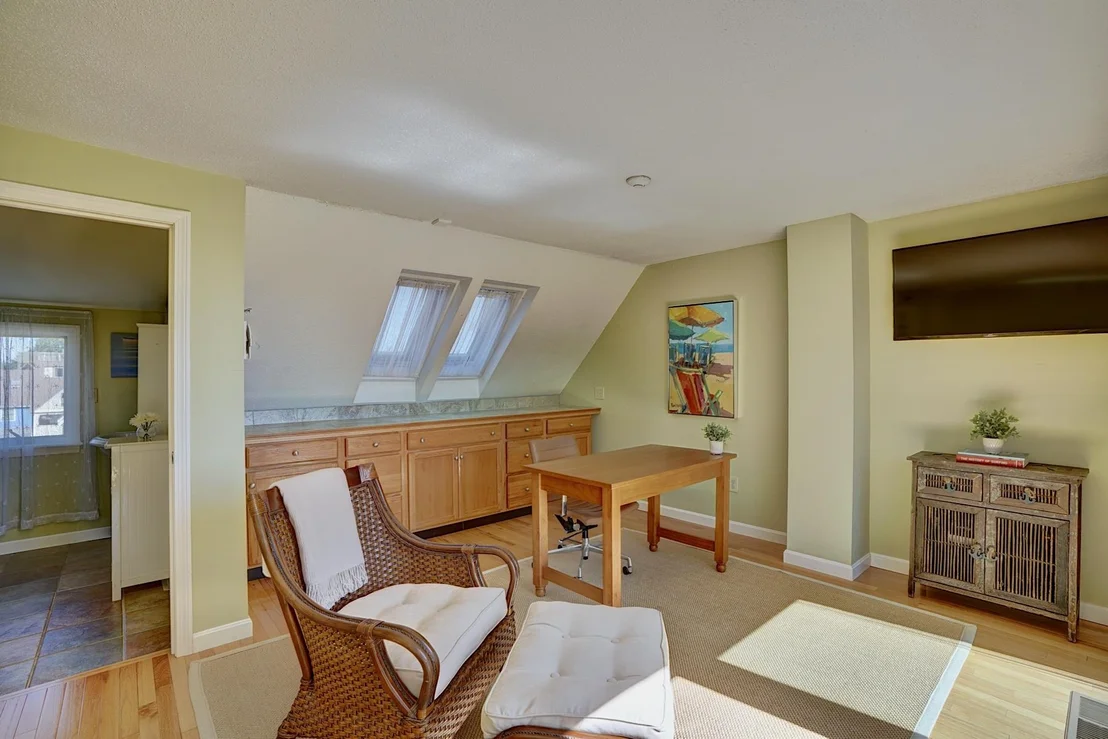 Photo of Unit 27 at 989 Ocean