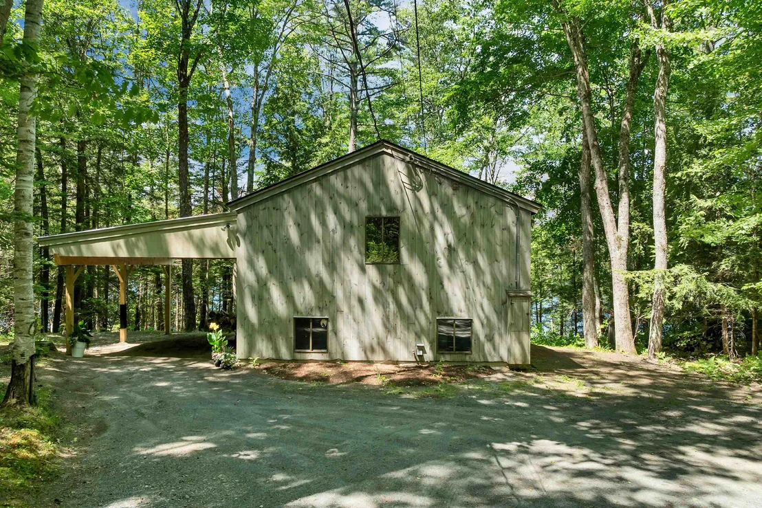 Photo of 309 Stocker Pond