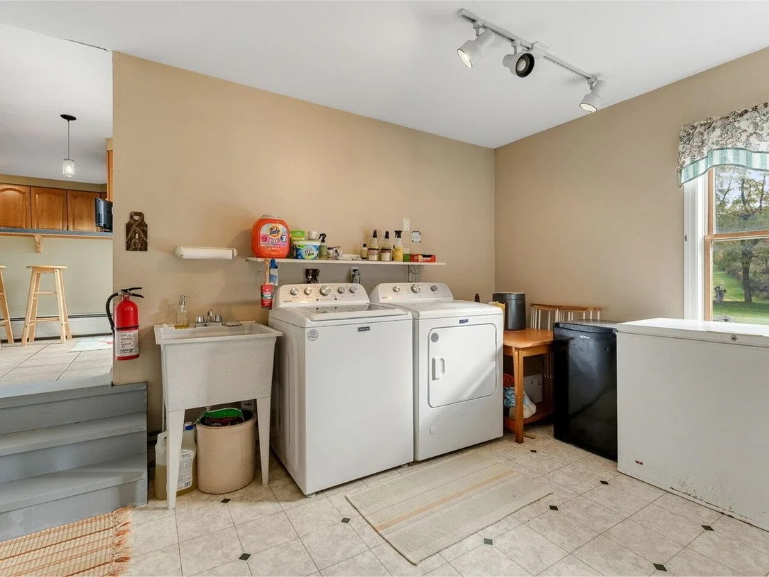 Photo of 771 Robinson
