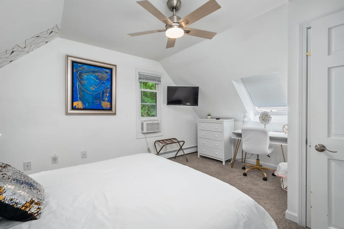 Photo of 10 Lakeview