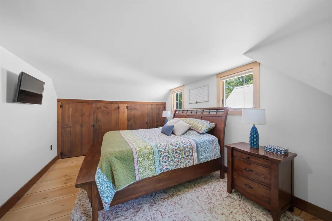 Photo of 291 Halfmoon Pond