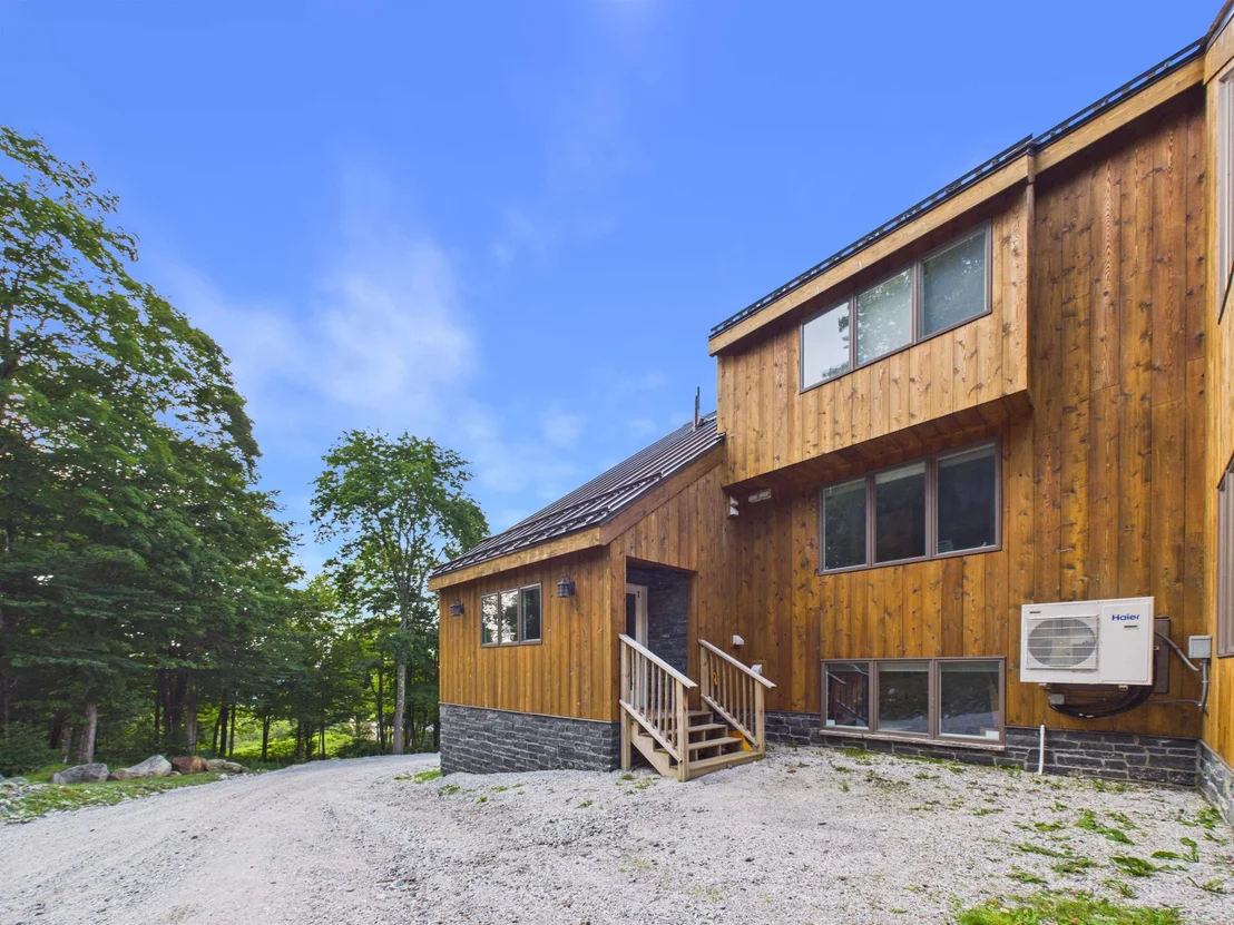 Photo of Unit F3 at 422 Trailside