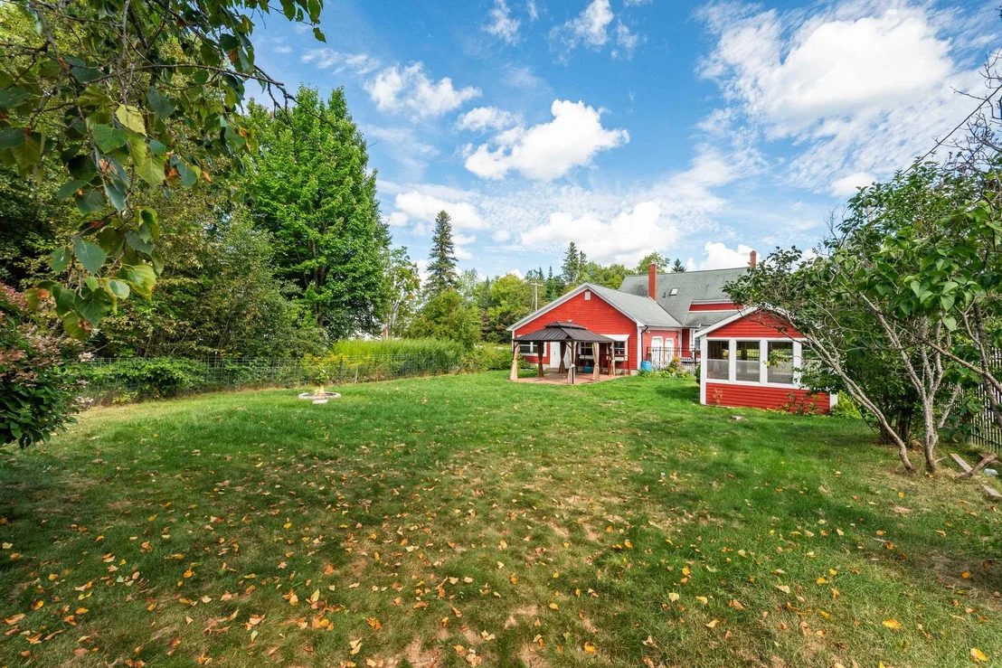 Photo of 2069 Riverside