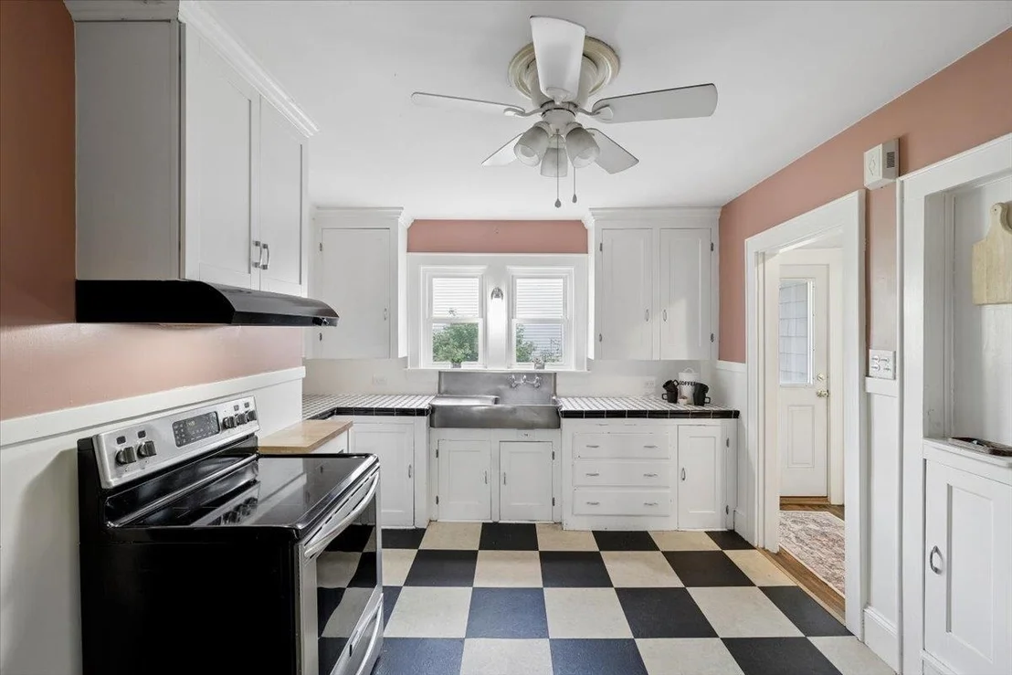 Photo of 838 Maple