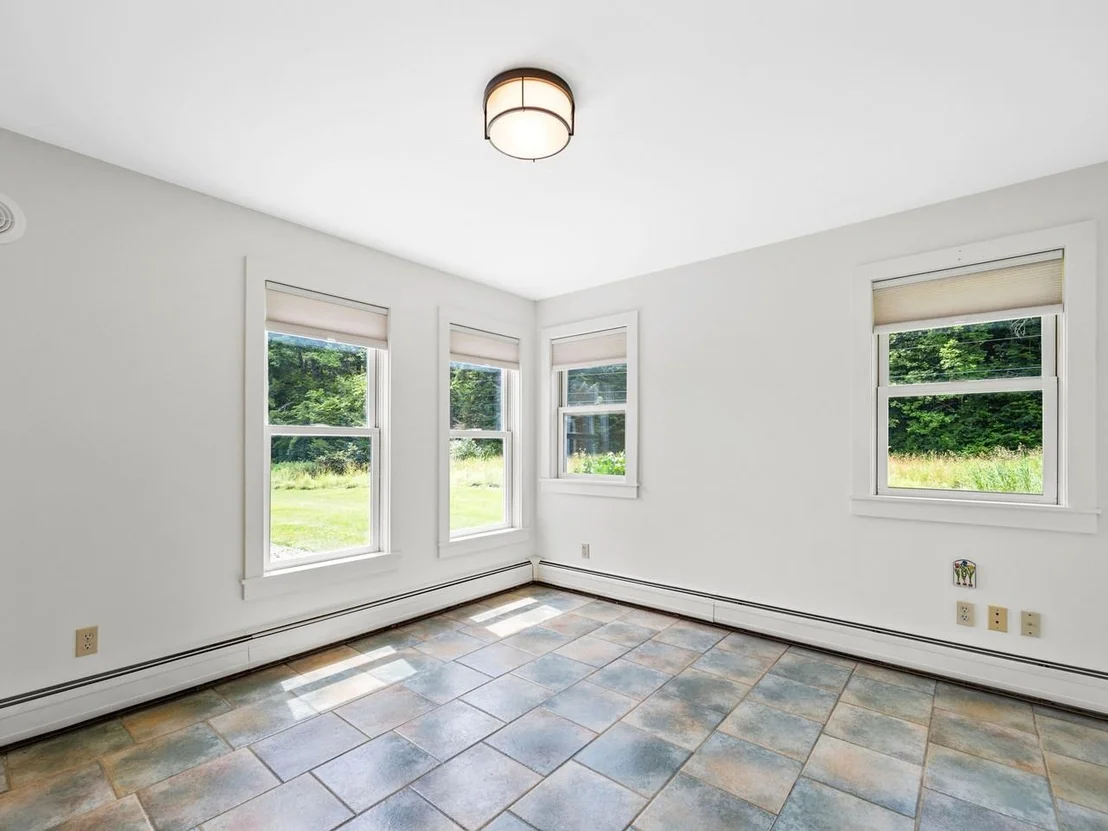 Photo of 663 Guyette