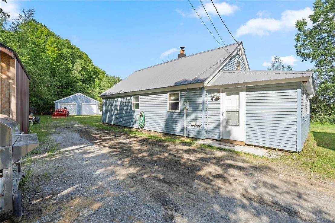 Photo of 3058 Perley