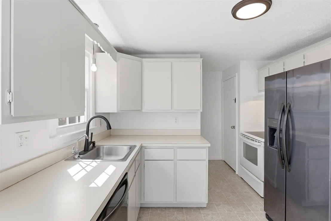 Photo of Unit L at 17 Juniper