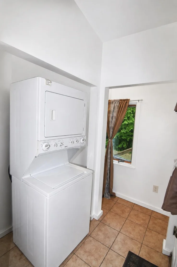 Photo of 7 Ezra Stone