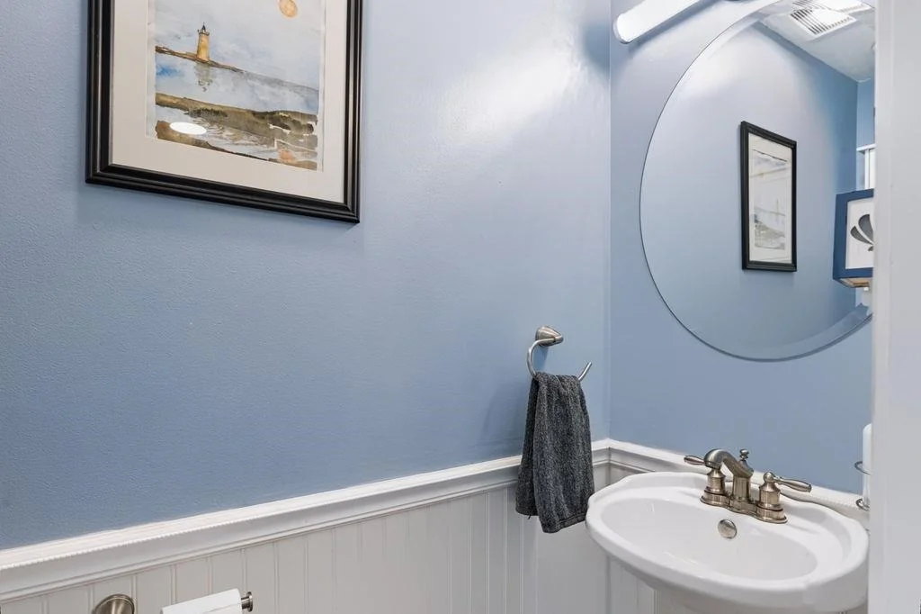 Photo of Unit 5 at 989 Ocean