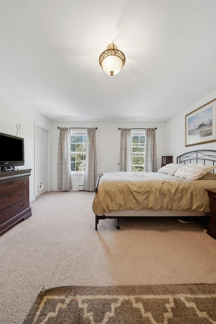 Photo of 298 Stocker Pond