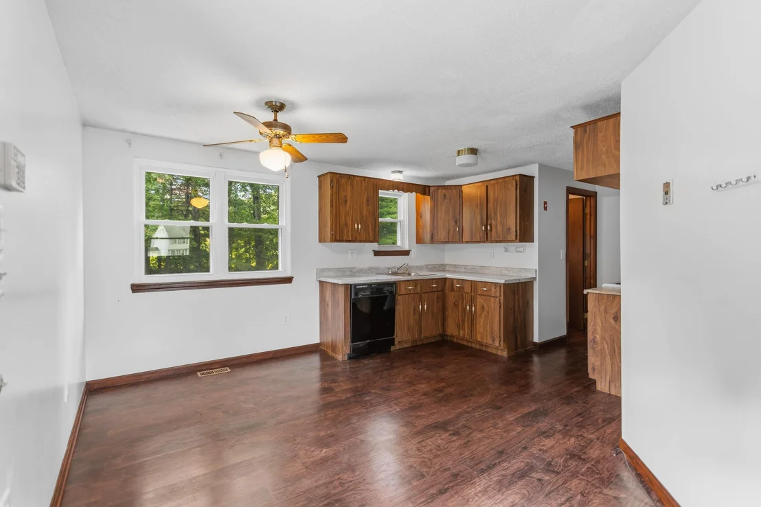 Photo of Unit UNITLUNITR at 31 Juniper