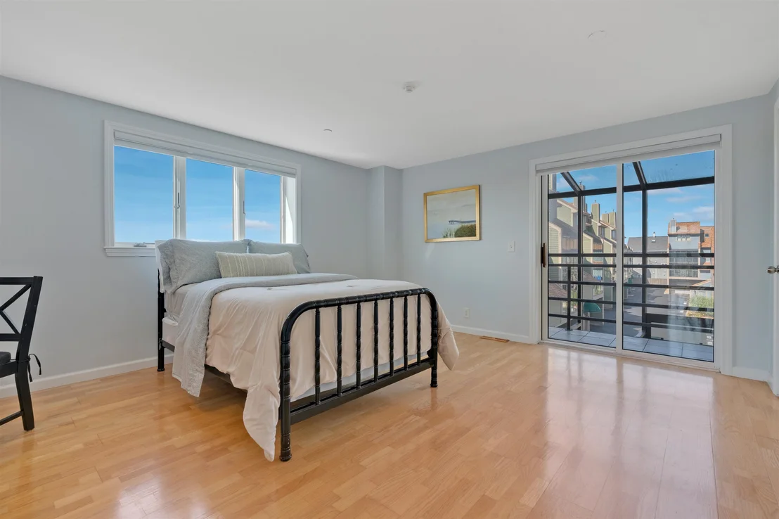 Photo of Unit 7 at 581 Ocean