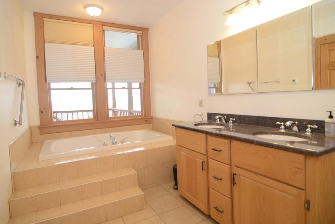 Photo of 734 Herrick