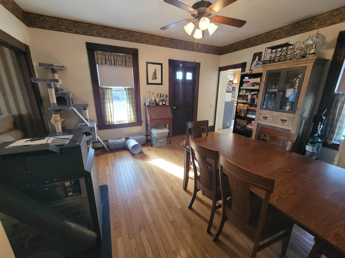 Photo of 622 Central