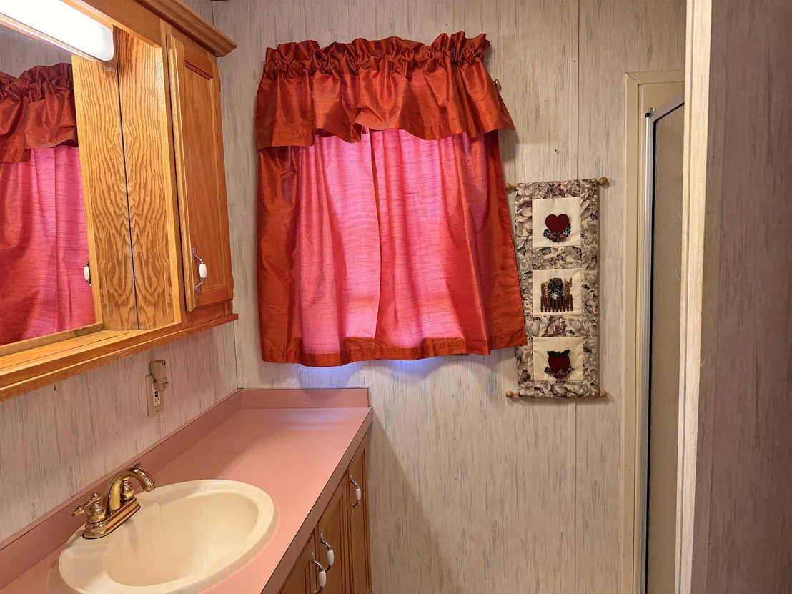 Photo of 18 Lindy