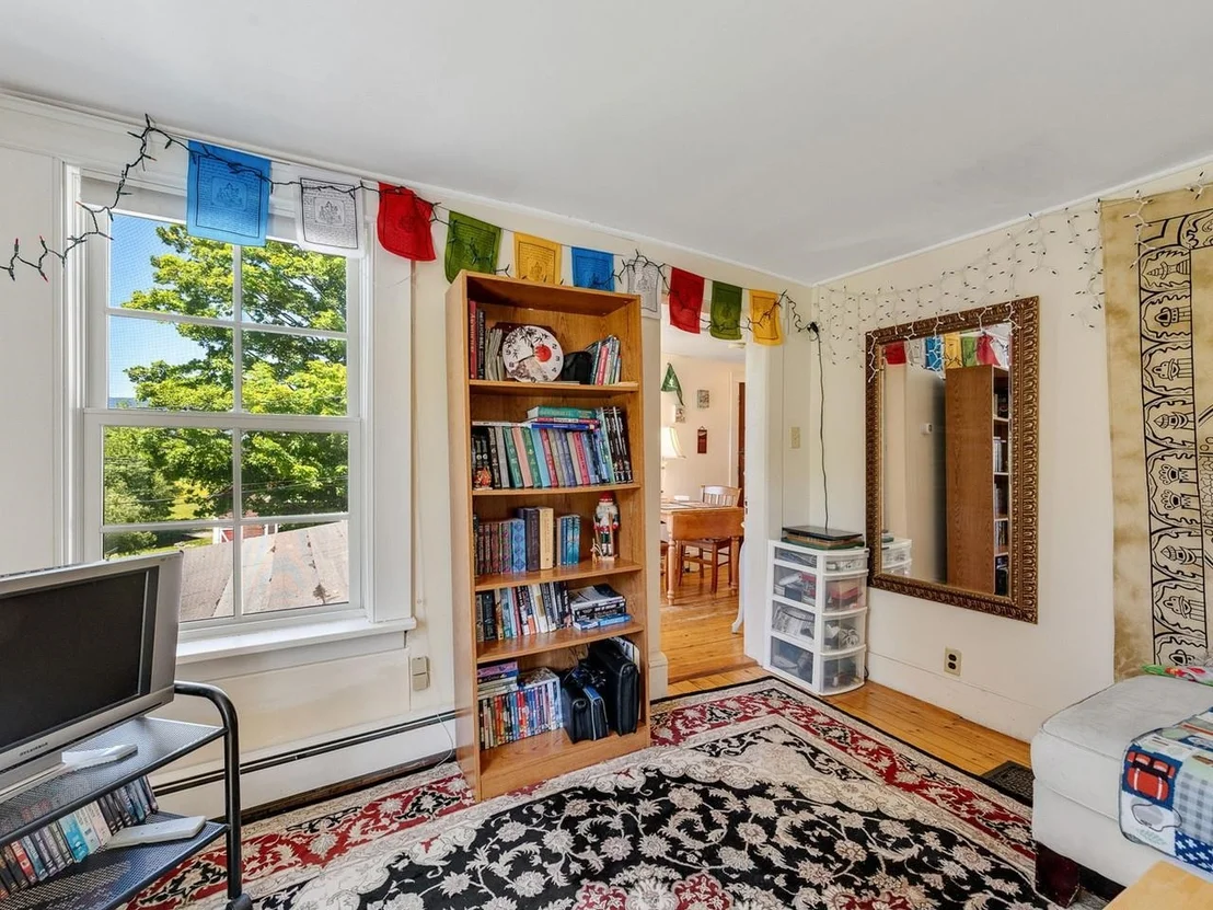 Photo of 609 Common