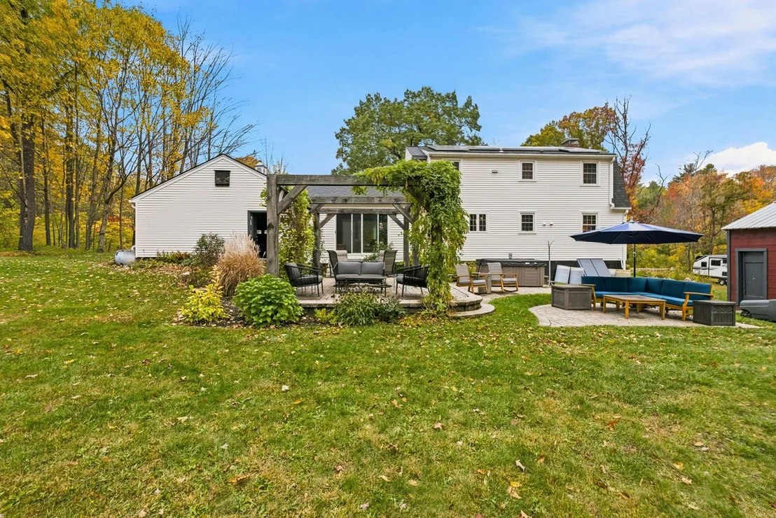Photo of 9 Holt