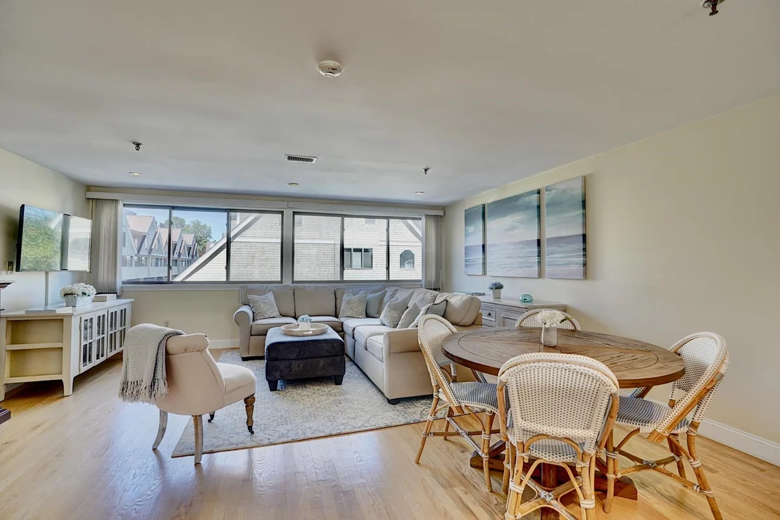 Photo of Unit 27 at 989 Ocean