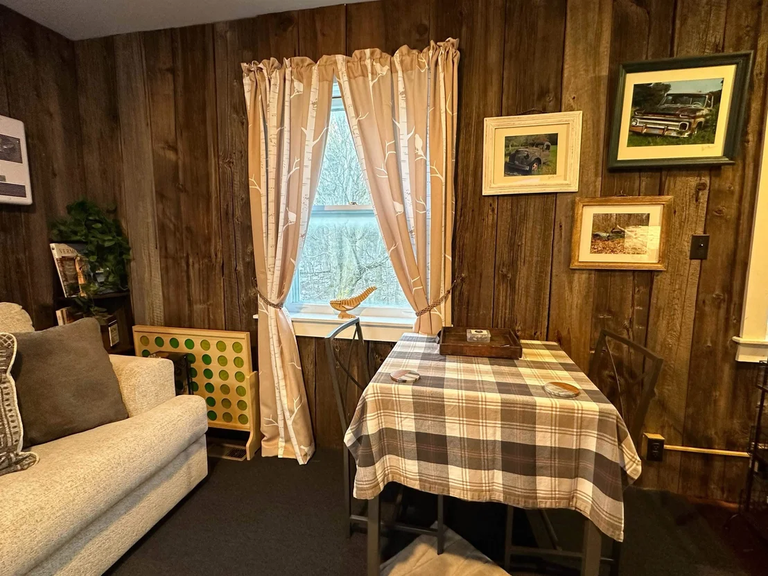 Photo of 818 Danby Hill