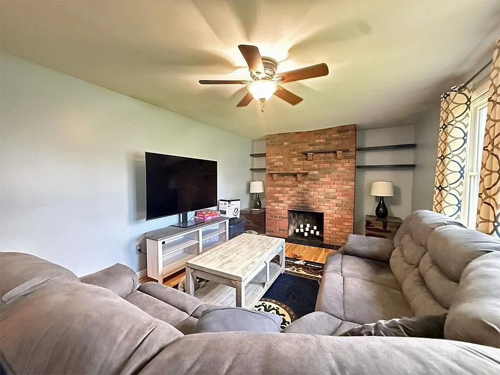 Photo of 387 Main