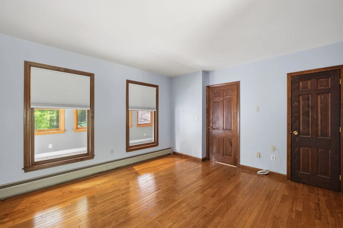 Photo of 135 Lower Straw
