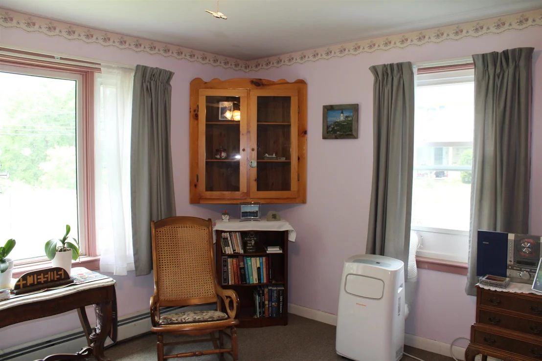 Photo of 8 Holly