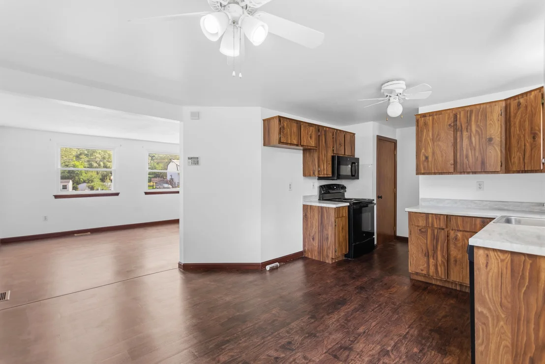 Photo of Unit UNITLUNITR at 31 Juniper