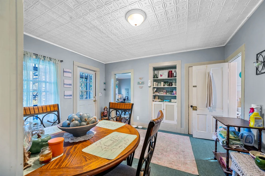 Photo of 21 River Road W