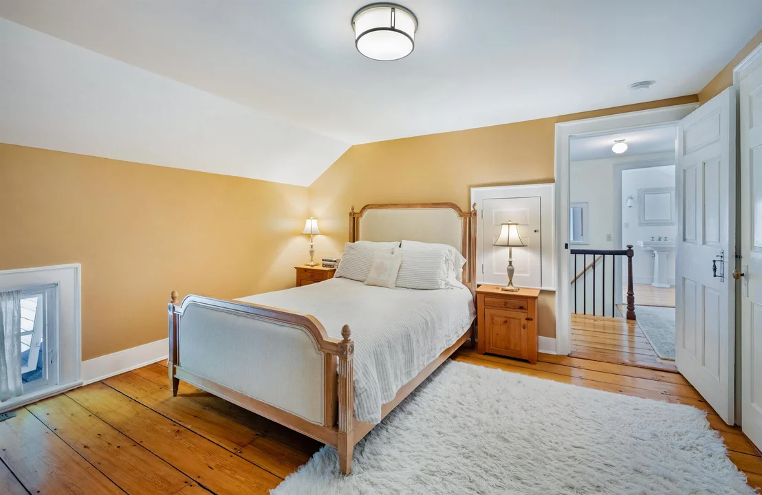 Photo of 888 Botsford
