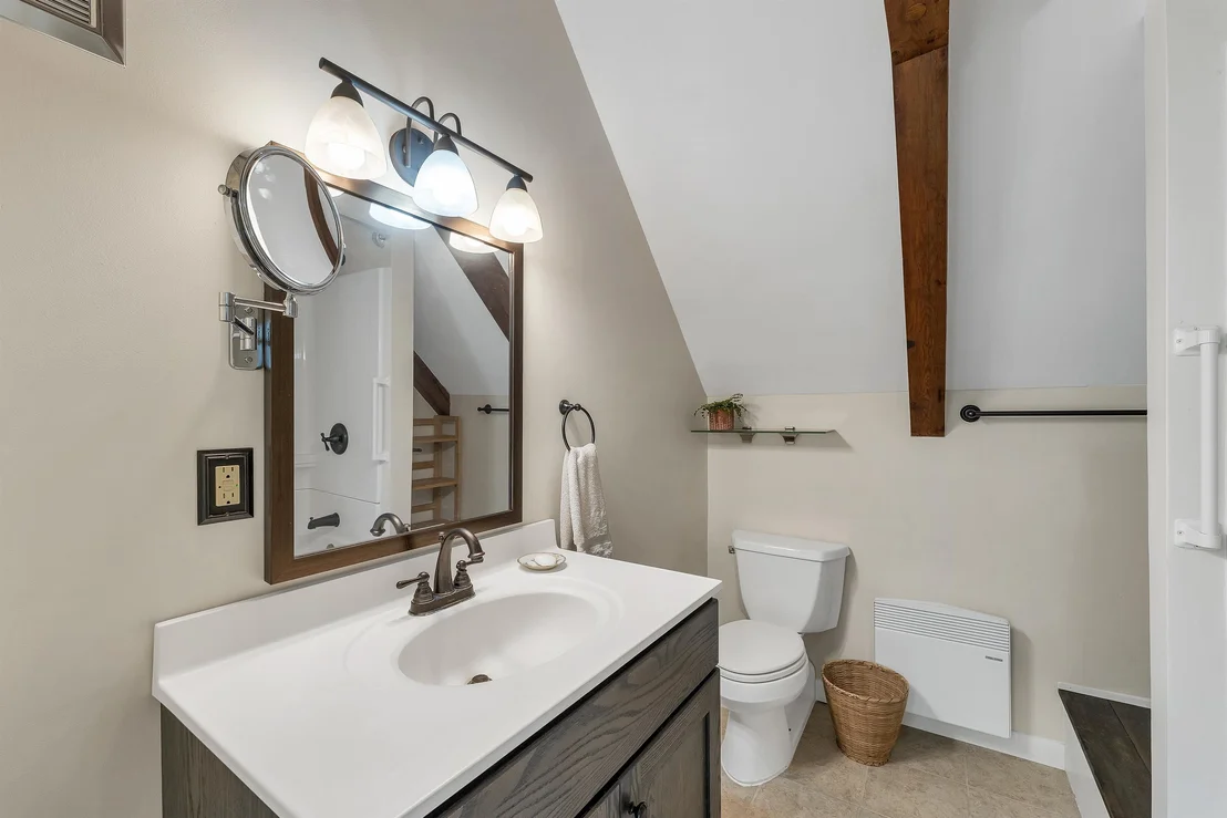 Photo of 370 Hawk Pine