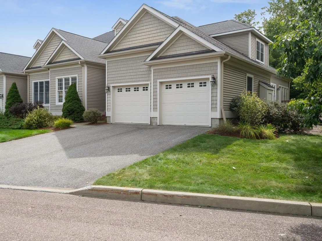 Photo of 351 Michael