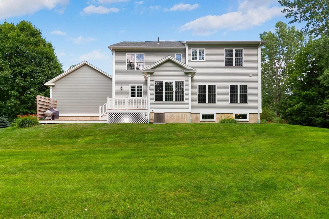 Photo of 900 Ledgewood