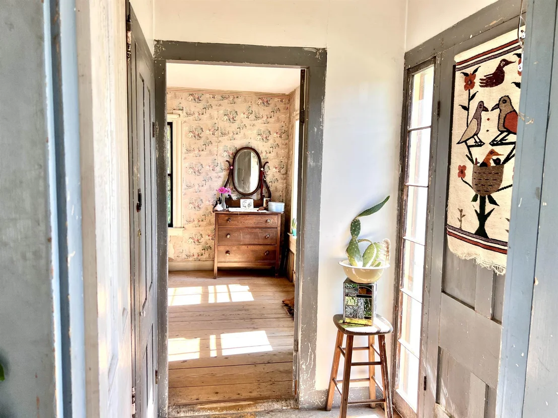 Photo of 575 Somers