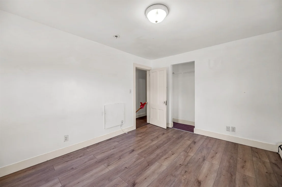 Photo of 21 River Road W