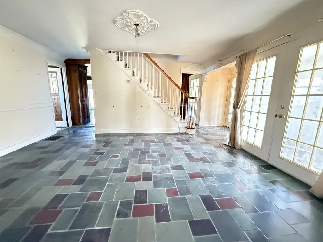 Photo of 6614 Main